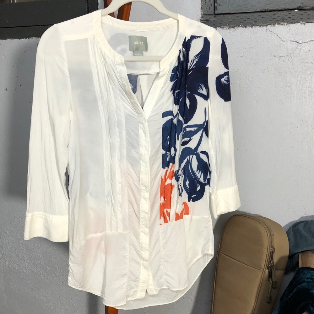 Anthropologie Maeve White Buttonup Blouse w/flower
